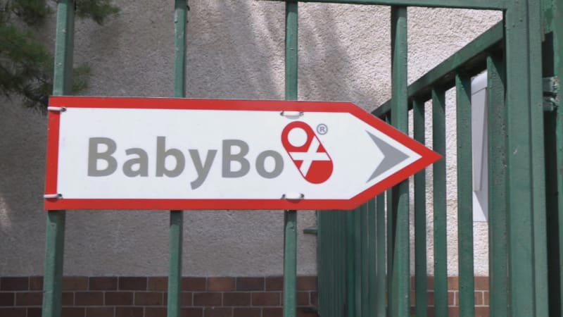 babybox zachránil další dítě. novorozený chlapeček v sokolově byl ještě spojen s placentou