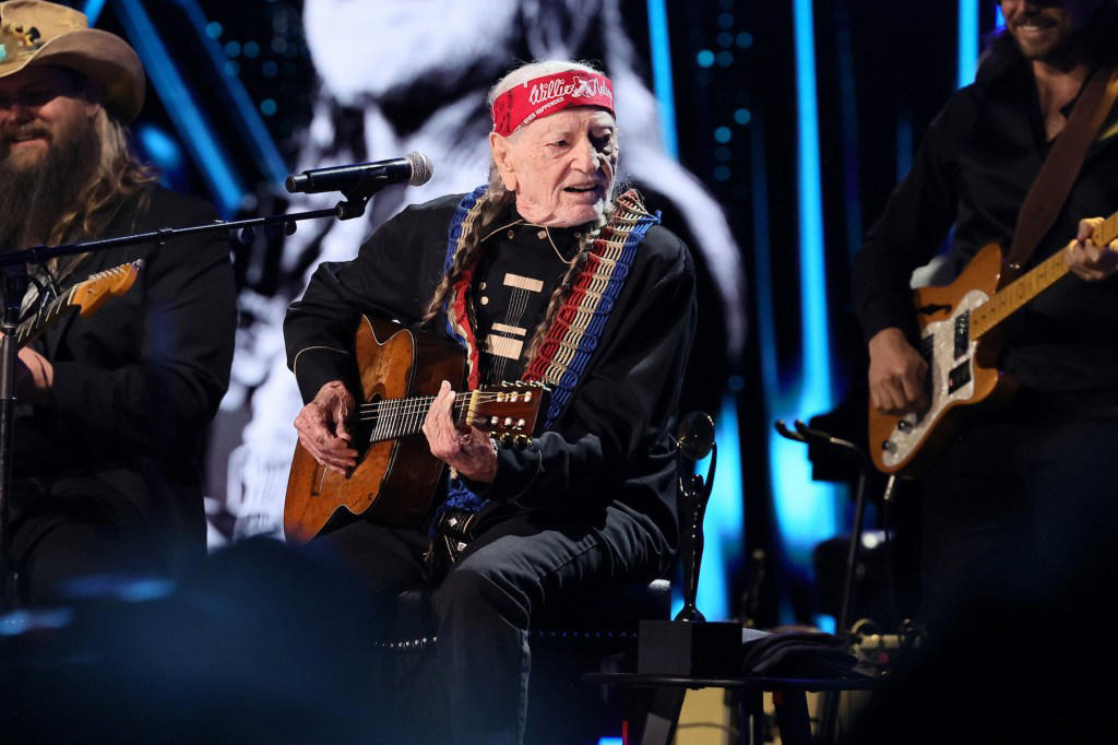 willie nelson ‘cleared' to return to outlaw music festival