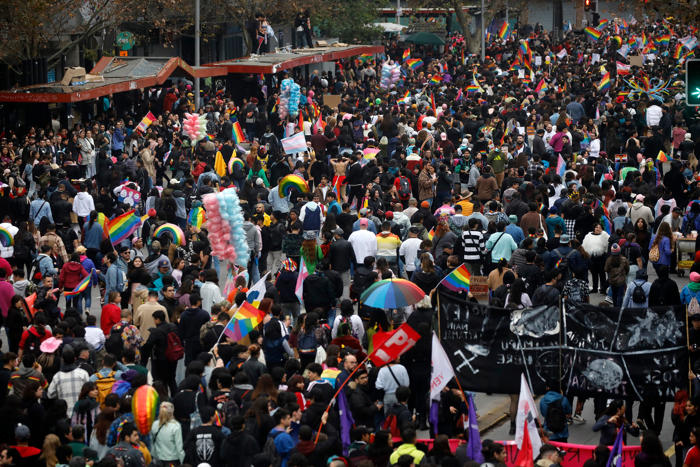 marcha del orgullo 2024: revisa los desvíos del tránsito y cortes de calles en el centro de santiago
