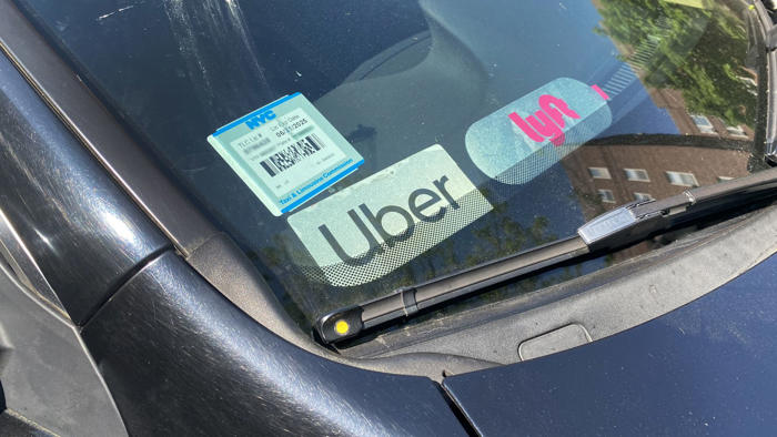 uber and lyft now required to pay massachusetts rideshare drivers $32 an hour