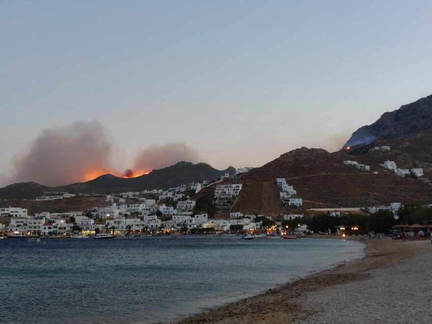 σέριφος: οι ζημιές που άφησε πίσω της η φωτιά στο νησί - δείτε φωτογραφίες