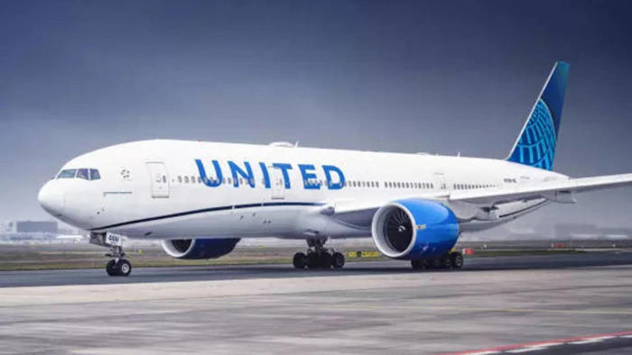united airlines says woman removed over excess carry-on items, not for 'misgendering' attendant