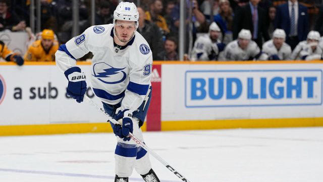 lightning’s brisebois makes big trades ahead of free agency, with an eye on guentzel