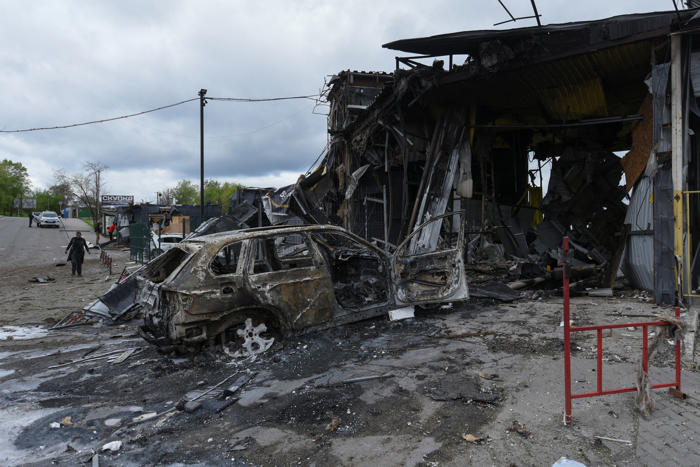 at least 12 killed during spate of russian attacks on ukraine