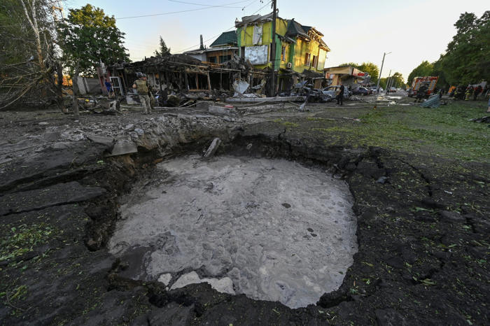 russian missile attack on ukrainian town kills 7, including 2 children
