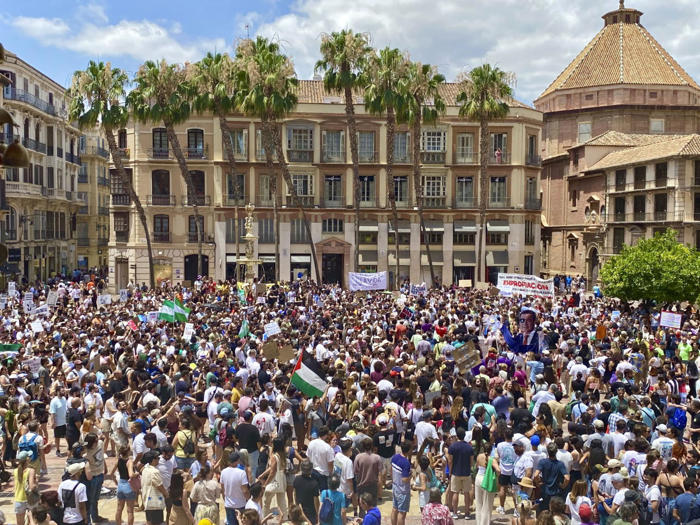 hiszpania: protesty przeciwko masowej turystyce w andaluzji