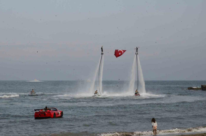 deniz yüzeyinde 1 kilometre uzunluğunda türk bayrağı açıldı