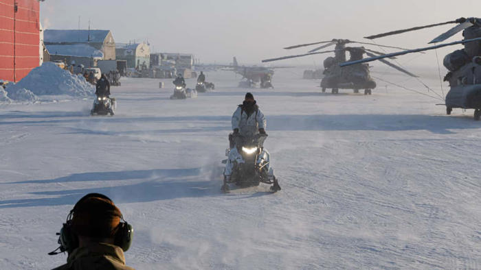 pasukan khusus angkatan laut as pakai mobil salju keren
