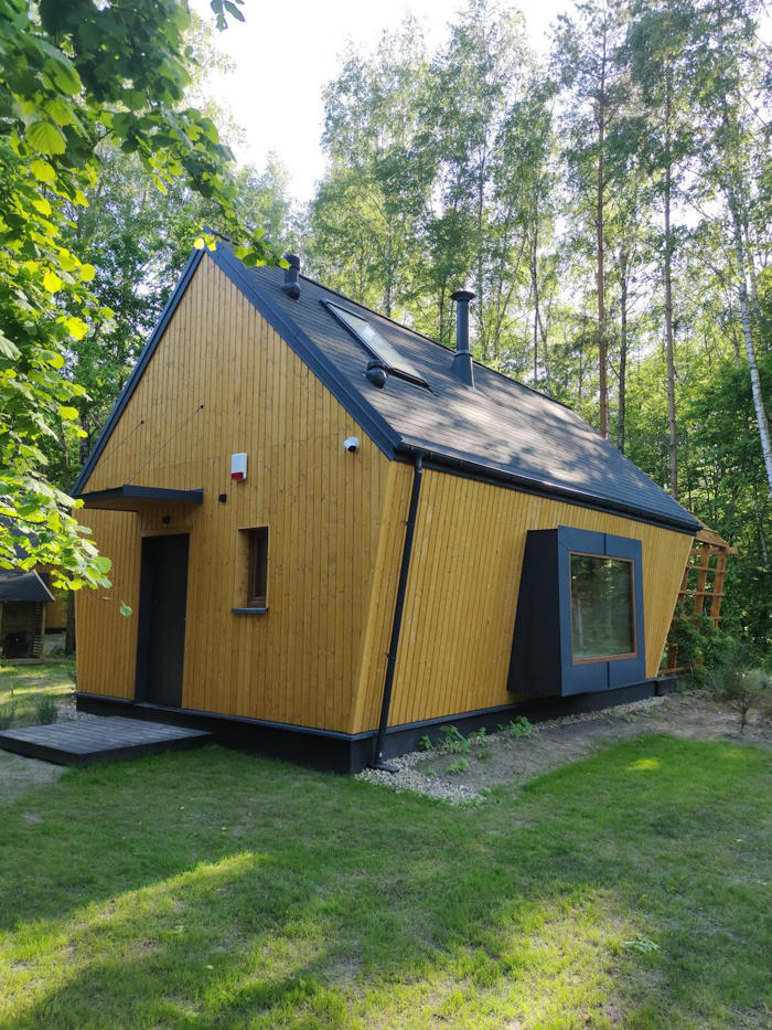 domki tylko dla dorosłych w polskim lesie. 