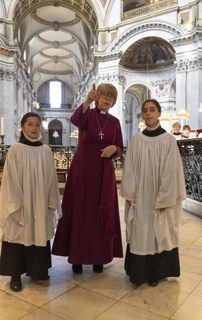girls join the st paul’s cathedral choir for the first time