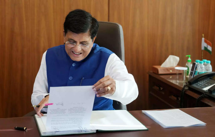 confident of over $800 bn exports: goyal