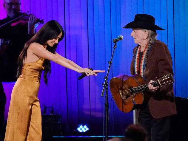 kacey musgraves recalls getting high with willie nelson and talking about 'aliens'