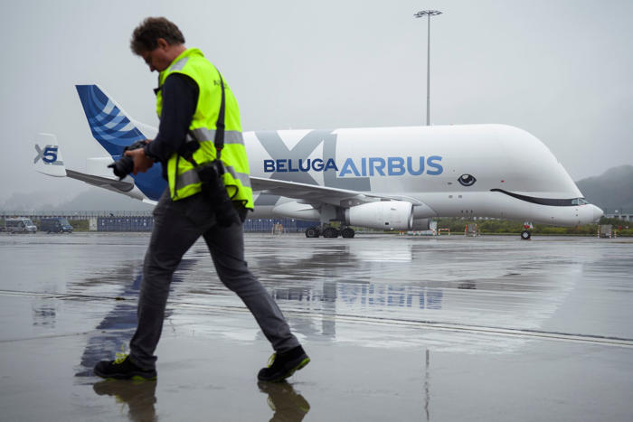 airbus faces supply chain struggles, revises delivery forecasts