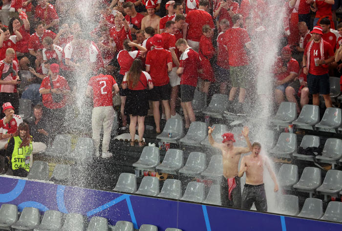 la lluvia interrumpió el alemania vs. dinamarca de la eurocopa: video
