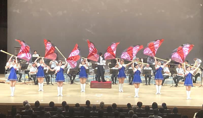 横浜ゆかりの国民的歌手の名曲も披露 神奈川県警の創立150周年でコンサート