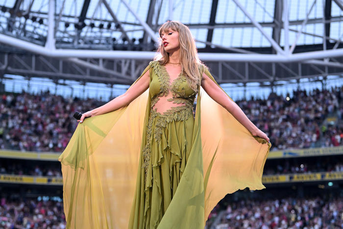 taylor swift interrupts dublin performance of 'willow' to check on fan
