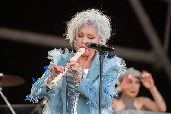 cyndi lauper sparks concern after glastonbury's festival-goers' mass exit during set