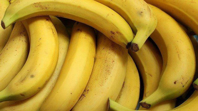 60歲婦天天吃香蕉通便 竟昏迷不醒送醫！醫提醒「1類人」小心