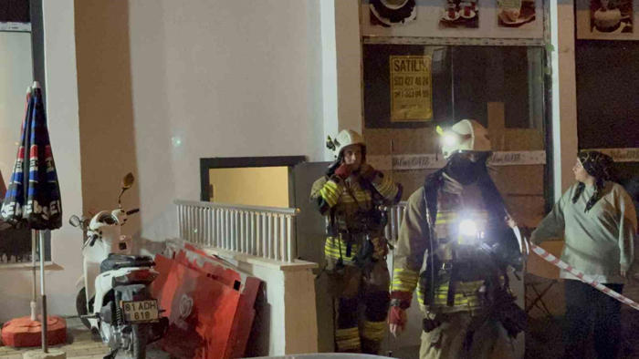 düzce’de bir binada yangın çıktı, 7 kişi merdivenle tahliye edildi