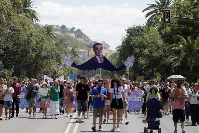 tusindvis demonstrerer mod masseturisme i malaga
