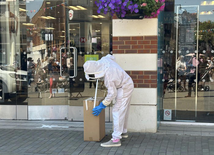 android, shoppers run for cover as swarm of bees takes over high street