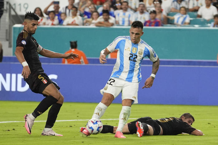 lautaro martínez scores twice and argentina playing without messi beats peru 2-0 to end group play