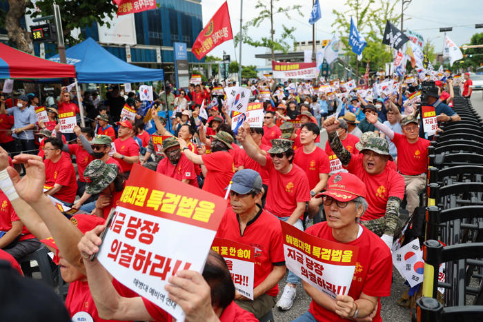 李지지자들, 해병대 예비역 집회서 “이재명” 연호...자제 요청 받자 항의