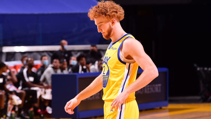 warriors tender qualifying offer to former player nico mannion