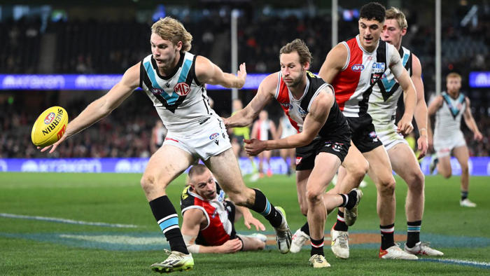 hinkley's port hold on by two points over saints