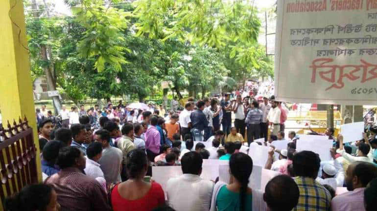 tiss dismisses 55 faculty members, 60 non-teaching staff across campuses due to funding issues: report