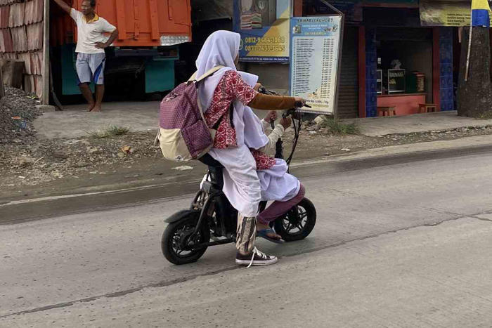 sepeda listrik bikin warga indonesia kian malas jalan kaki jadi semakin tidak bugar