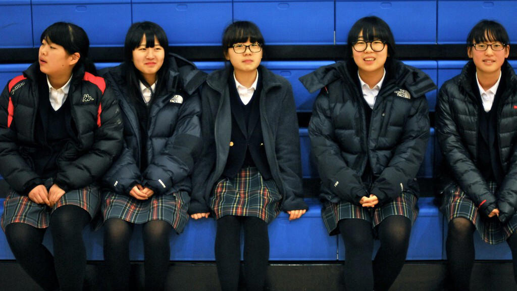 en corea del sur ya plantean que las niñas entren un año antes a la escuela, el motivo: remontar la baja tasa de natalidad