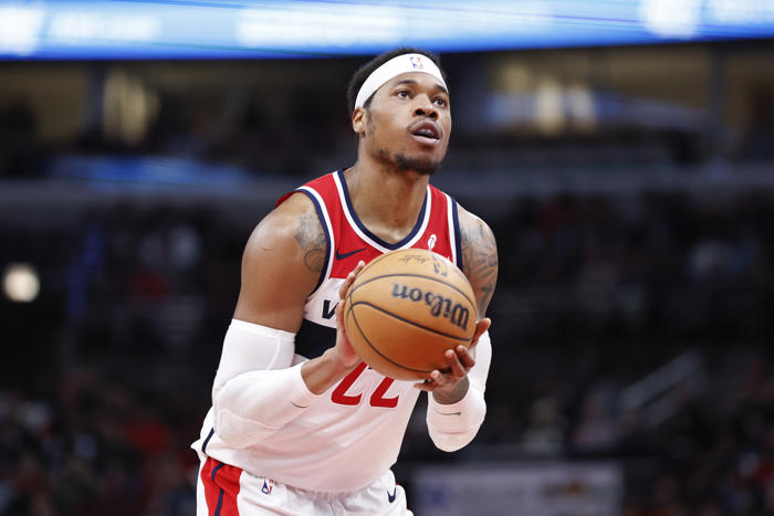 wizards sign center to new two-year contract after he declines option