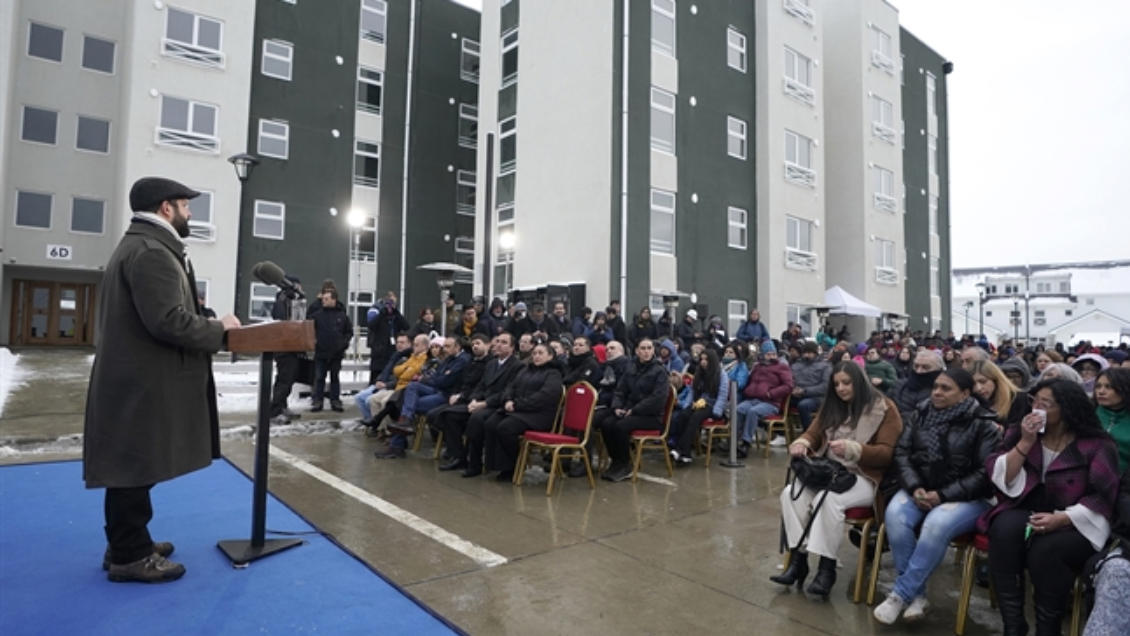 departamentos entregados hace dos días por el presidente boric se anegaron