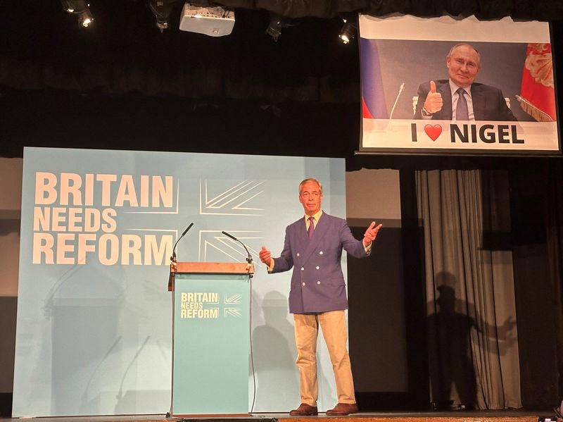 uk reform leader farage speech interrupted by banner mocking putin views