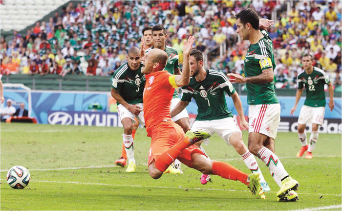 a 10 años del no era penal, la selección mexicana se alista para evitar otro fracaso