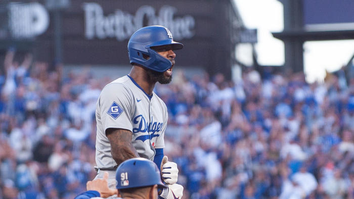 oh thank heaven: dodgers score 7 in the 11th