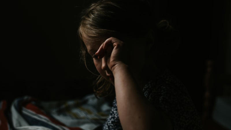 řadu dětí před spaním trápí úzkost, odhalil průzkum. experti radí, jak jim s usínáním pomoci