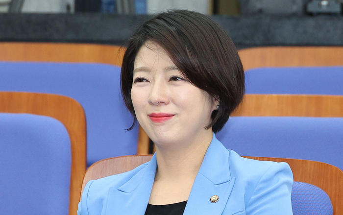 “국민들 눈엔 초보 아냐”…한동훈 감싼 女국회의원