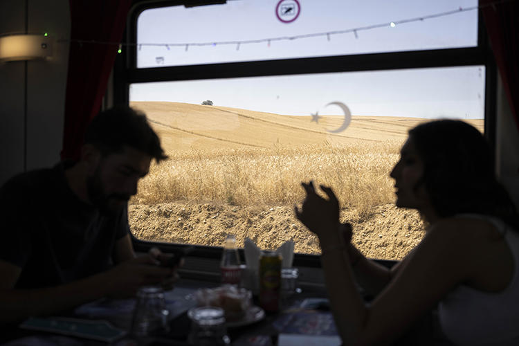 turistik tatvan treni'nin genç yolcuları seyahatlerini güzel anılarla tamamladı