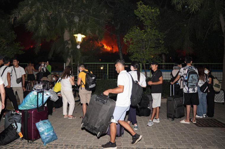 wildfires rip through popular turkish beach resort as hotels evacuated