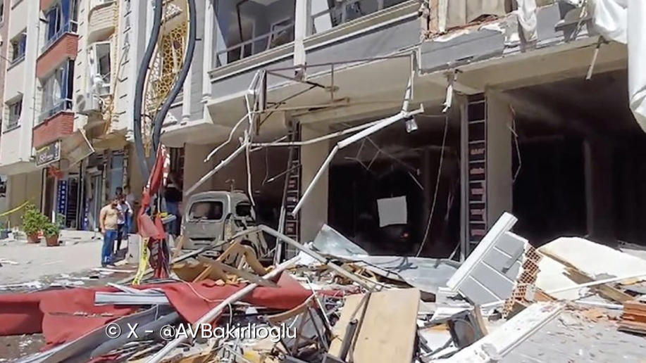 quatre morts et de nombreux blessés dans une grosse explosion en turquie: 