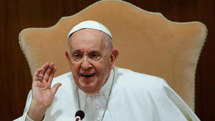 papież znika na miesiąc. watykan wydał oświadczenie