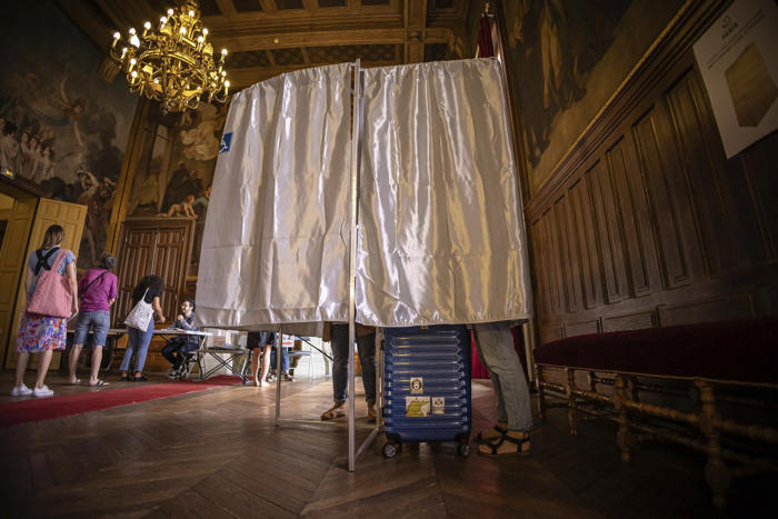 εκλογές στη γαλλία: τα πρώτα αποτελέσματα από τις υπερπόντιες κτήσεις