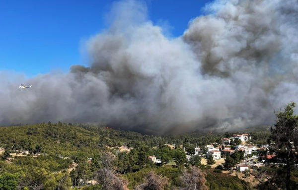 σταμάτα: πλησιάζει στα σπίτια η φωτιά - μήνυμα του 112 για εκκένωση οικισμών