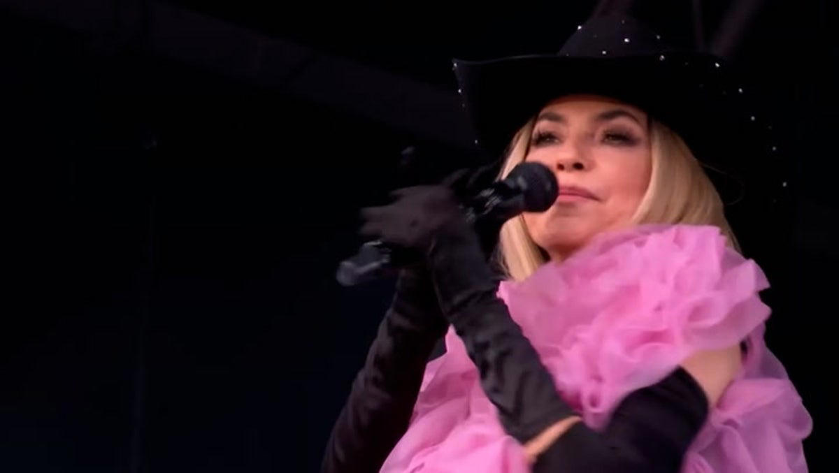 shania twain opens glastonbury legends slot with classic hit as security guards dance along