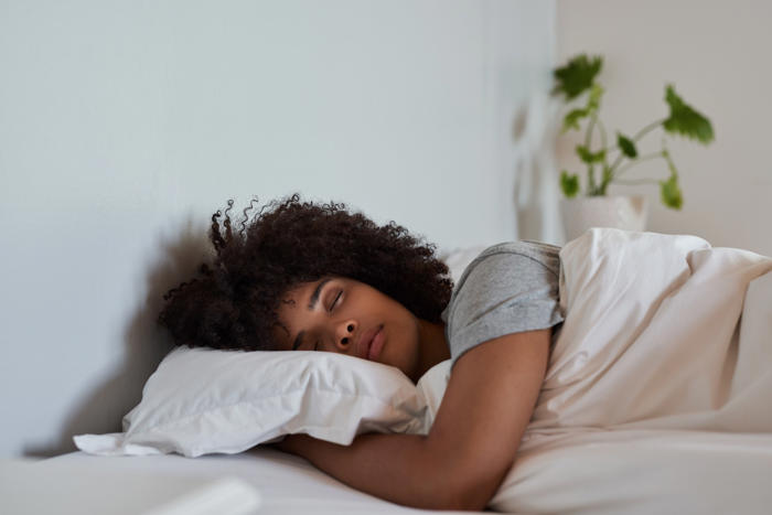 sleep therapist reveals 5 key ways to get a better night's rest