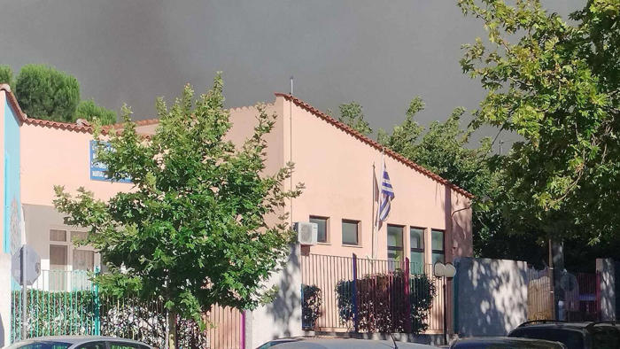 σταμάτα διονύσου: «επικίνδυνη πυρκαγιά», κοντά σε σπίτια – μηνύματα από το 112