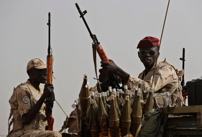 fuerzas paramilitares atacan ciudad del centro de sudán y abren nuevo frente