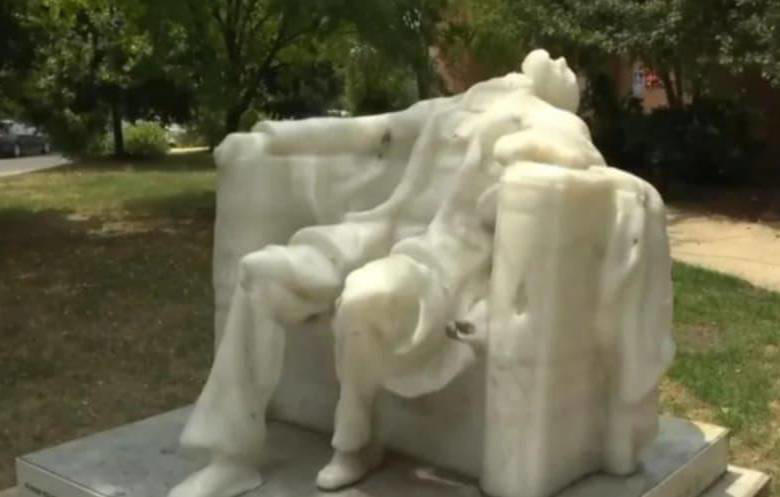 video: estatua de cera de abraham lincoln se derrite por ola de calor en washington